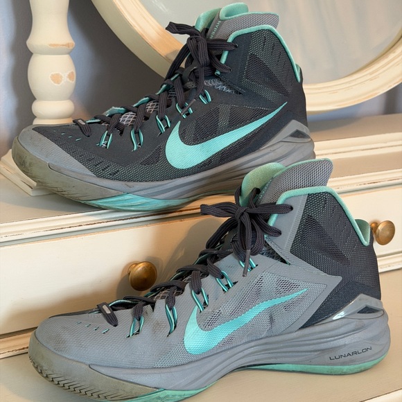 Nike Hyperdunk - Picture 2 of 3